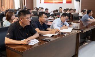 “回望百年光辉奋斗路 立足岗位实干建新功”主题党课